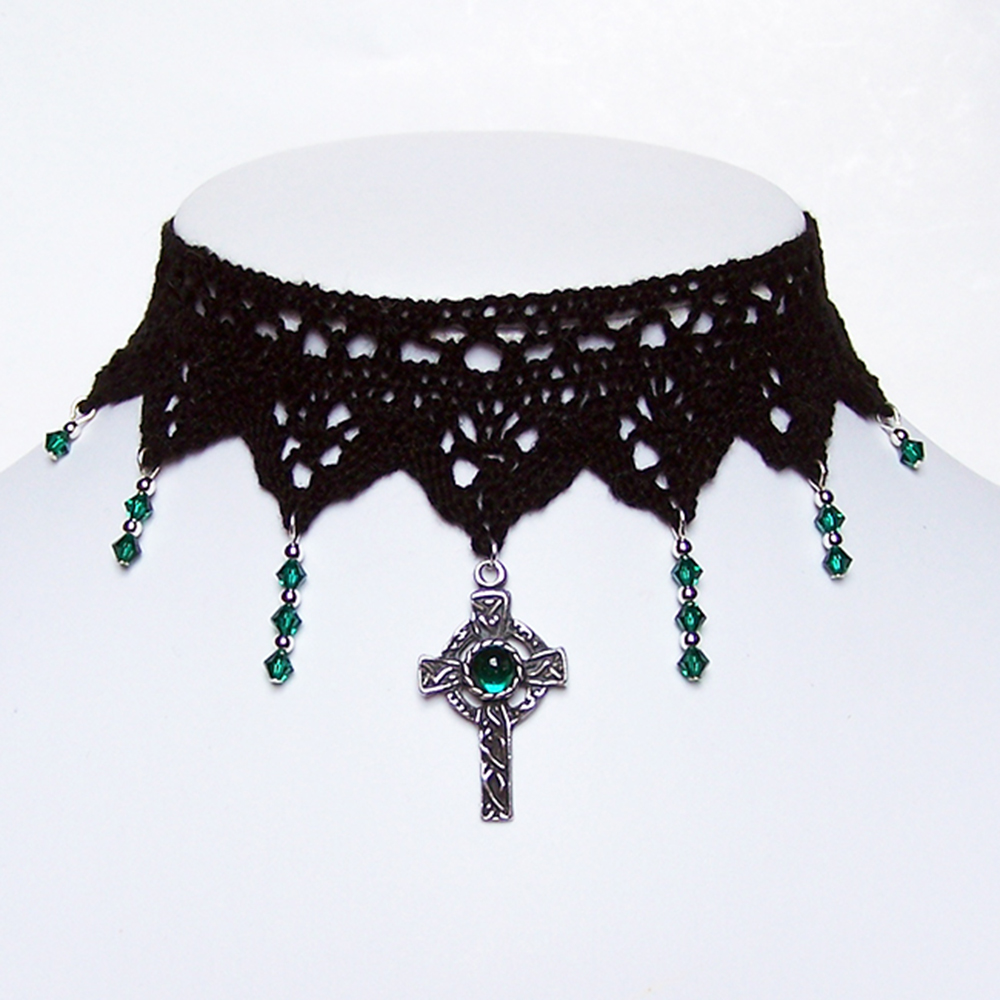LunarraStar Damen Immortal Gothic Keltisch Kreuz Spitzen-Halsband mit Kristall Smaragdgrün Einstellbar Extender 7 cm